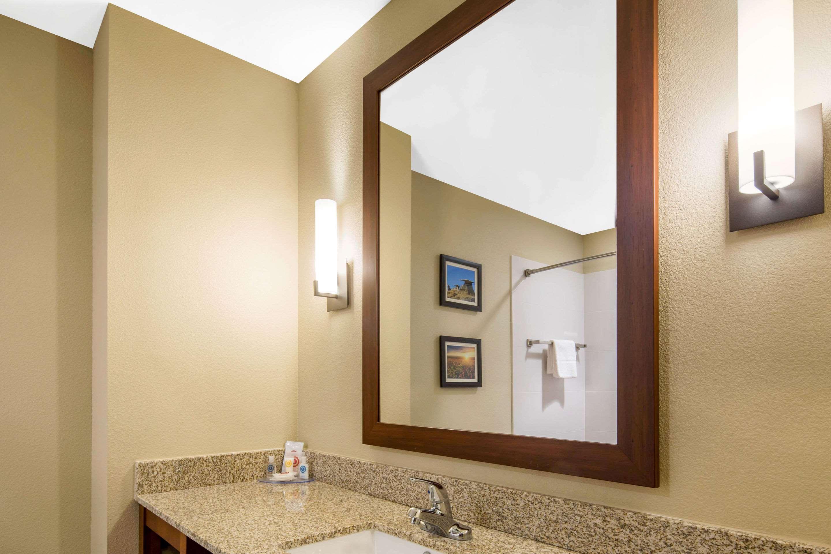 Comfort Inn & Suites Edgewood Exterior foto